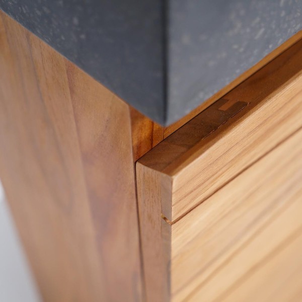 Hängendes Handwaschbecken aus massivem Teakholz und Waschbecken aus schwarzem Terrazzo - Rehana