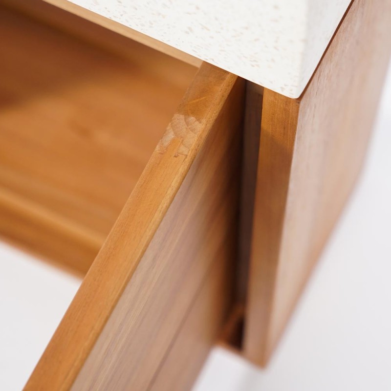 Hängender Handwaschbeckenunterschrank aus massivem Teakholz und weißem Terrazzowaschbecken - Tanvi