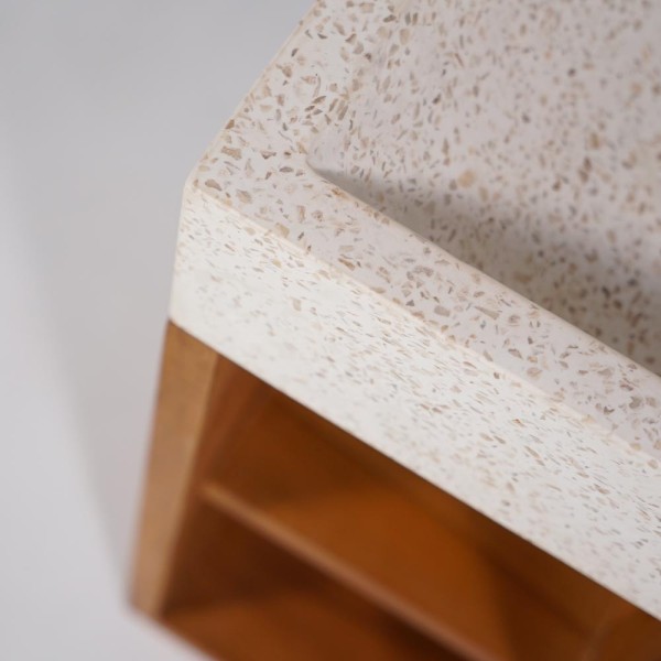 Hängendes Handwaschbecken aus massivem Teakholz und Waschbecken aus weißem Terrazzo - Balamani