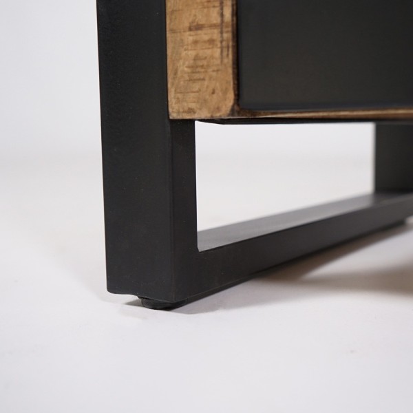 Industrial Sideboard aus Massivholz mit 4 schwarzen Metalltüren 180 cm - Kansas