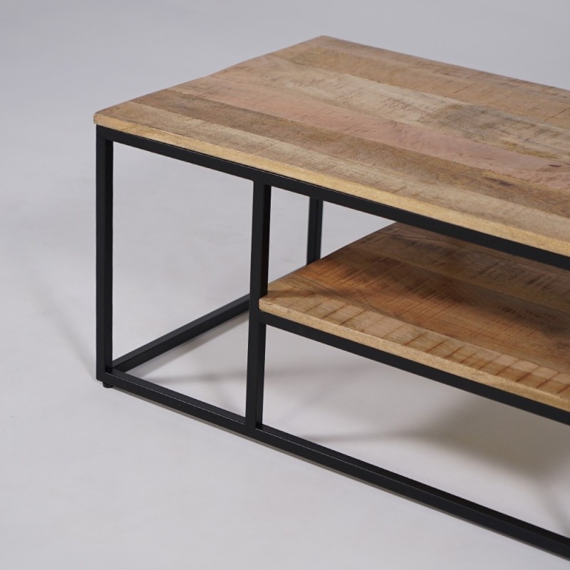 Couchtisch aus Holz mit Unterplatte und Metallgestell