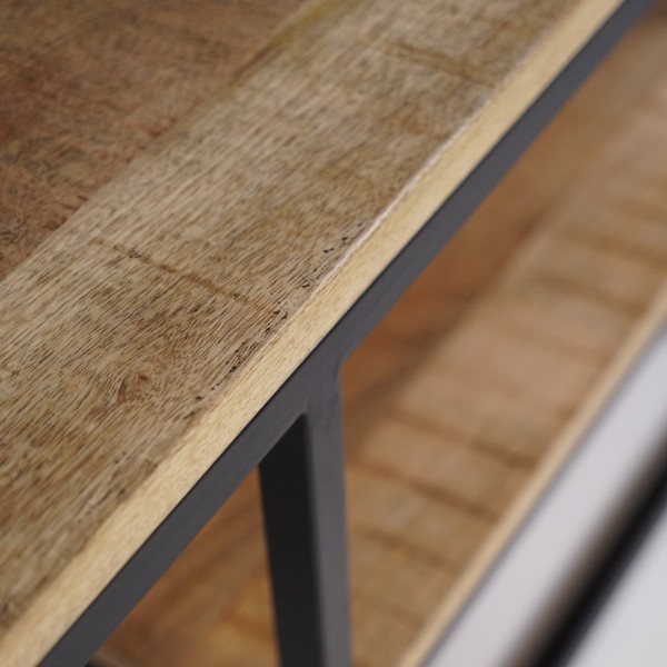 Couchtisch aus Holz mit Unterplatte und Metallgestell