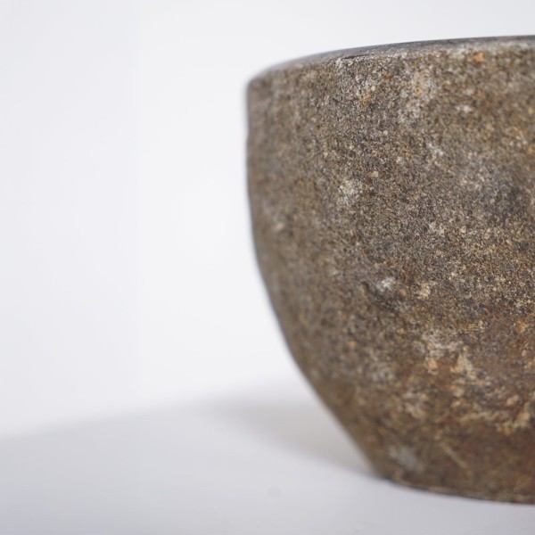 Kleines freistehendes Badezimmerwaschbecken aus Stein - River Stone