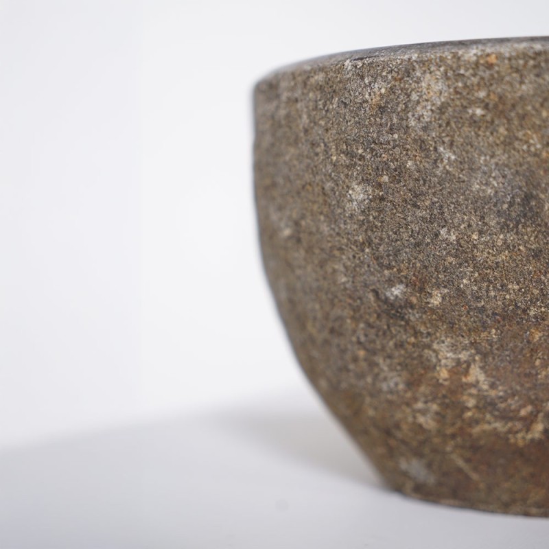 Kleines freistehendes Badezimmerwaschbecken aus Stein - River Stone