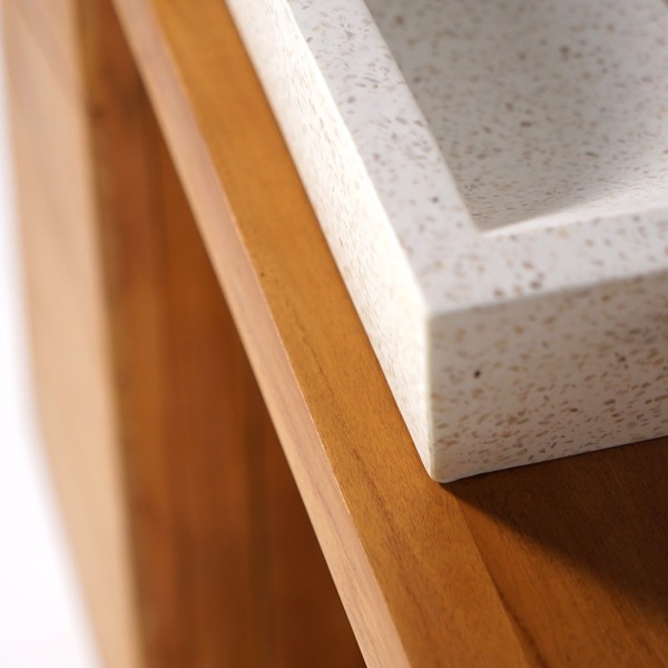 Badezimmermöbel aus massivem Teakholz und Doppelwaschbecken aus weißem Terrazzo - Meera