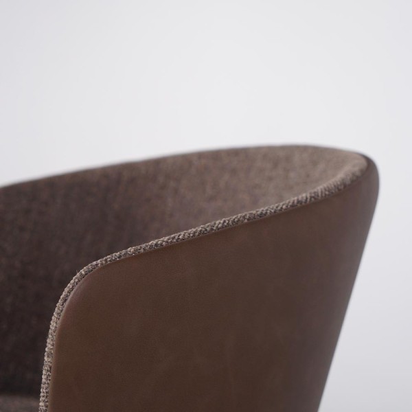 Esszimmerstuhl aus braunem Bouclestoff, braunem Kunstleder – Hey