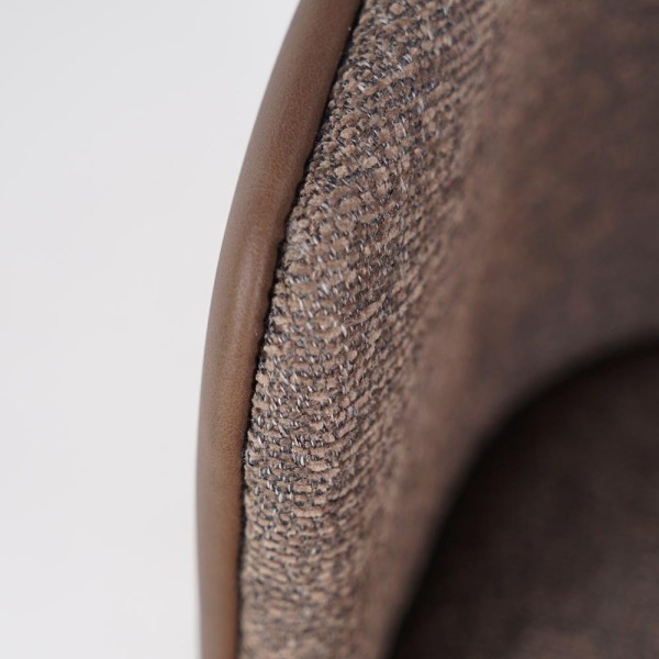 Esszimmerstuhl aus braunem Bouclestoff, braunem Kunstleder – Hey