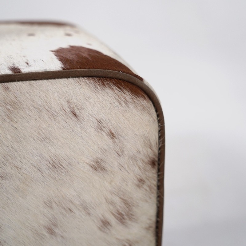 Kleine Sitzbank Pferd mit Sattelblatt aus Kuhfell - Ranch