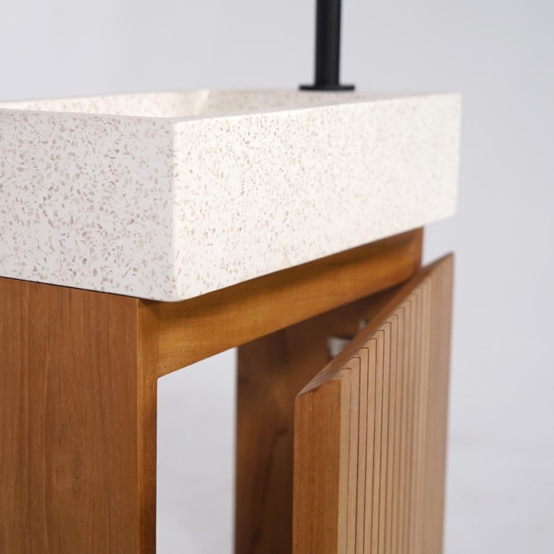 Hängender Handwaschbeckenunterschrank aus massivem Teakholz und weißem Terrazzowaschbecken - Trishna