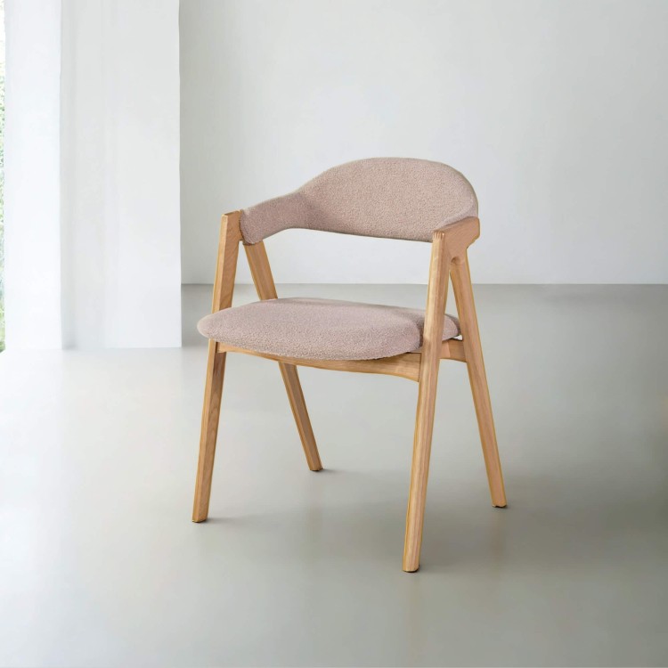 Stuhl aus Naturholz und beigem Bouclé-Stoff – Lykke