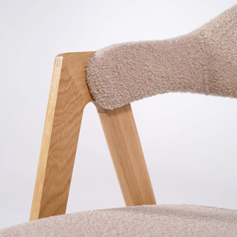 Stuhl aus Naturholz und beigem Bouclé-Stoff – Lykke