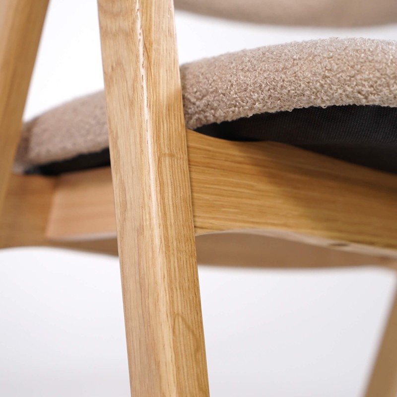 Stuhl aus Naturholz und beigem Bouclé-Stoff – Lykke