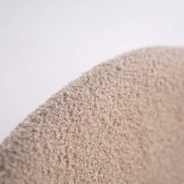 Stuhl aus Naturholz und beigem Bouclé-Stoff – Lykke