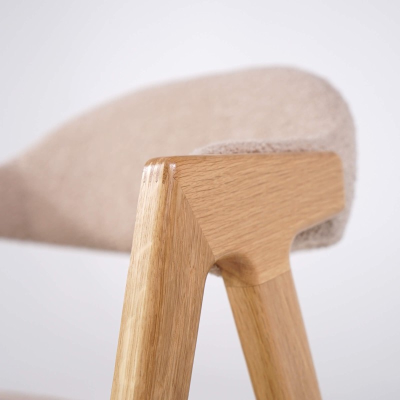 Stuhl aus Naturholz und beigem Bouclé-Stoff – Lykke