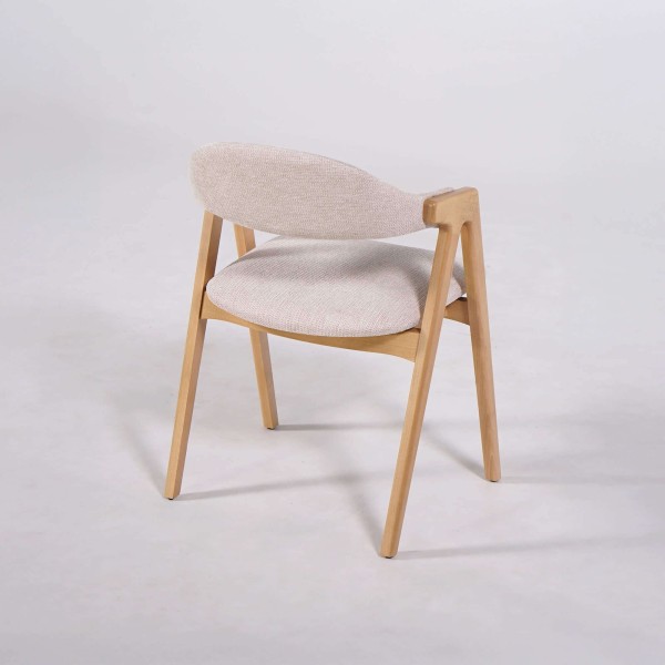 Stuhl aus Naturholz und weißem Bouclé-Stoff – Lykke