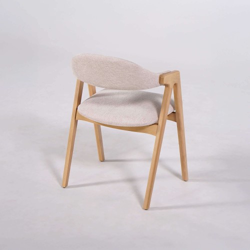 Stuhl aus Naturholz und weißem Bouclé-Stoff – Lykke