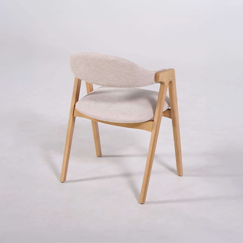 Stuhl aus Naturholz und weißem Bouclé-Stoff – Lykke