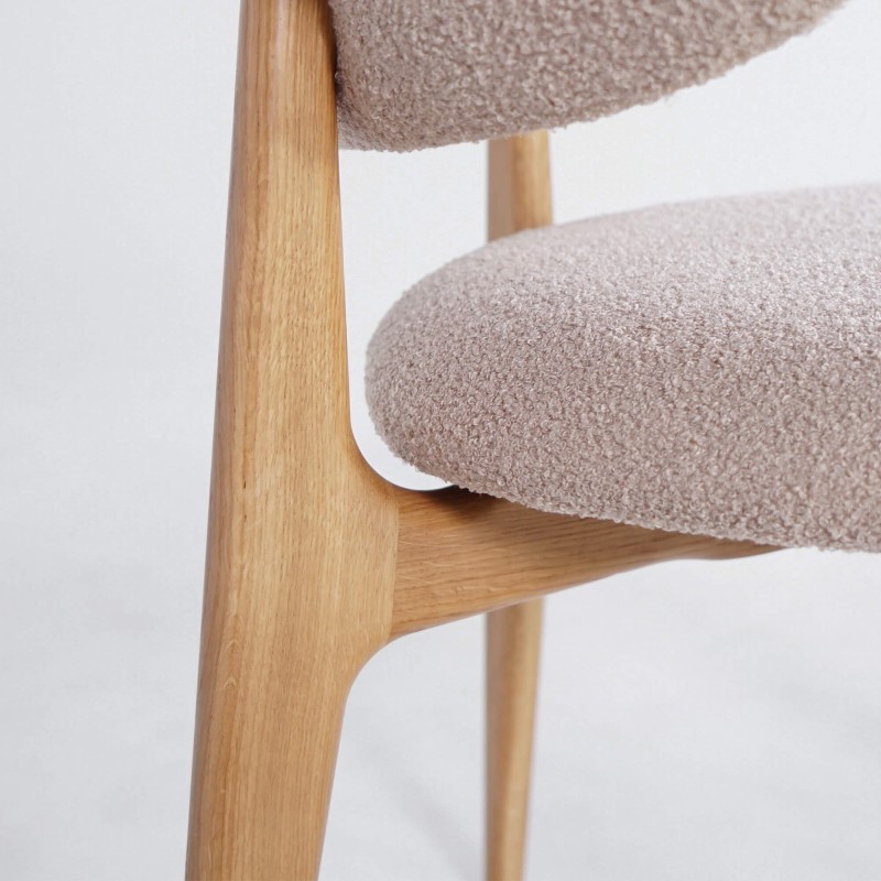 Stuhl aus massiver Eiche und beigem Stoff – Lunna