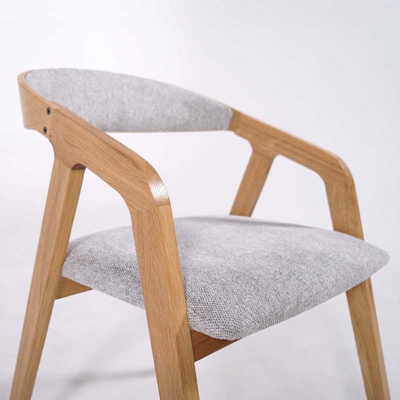 Esszimmerstuhl mit Rückenlehne und Sitzfläche aus grauem Stoff – Seren