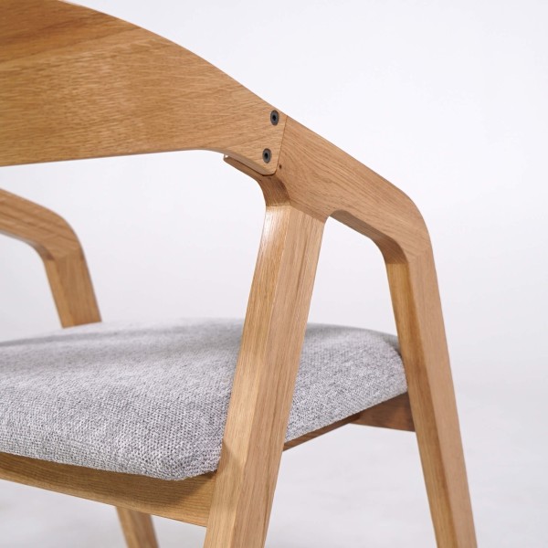 Esszimmerstuhl mit Rückenlehne und Sitzfläche aus grauem Stoff – Seren
