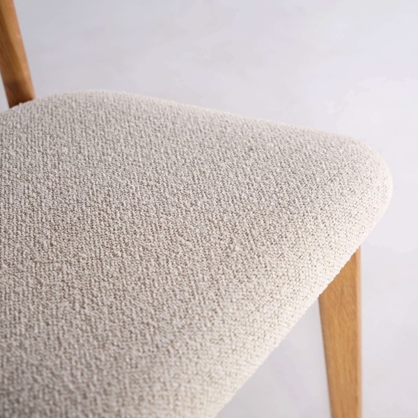Esszimmerstuhl aus naturbelassener Eiche und weißem Bouclé-Stoff – Elim
