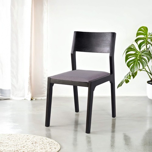 Schwarzer Stuhl aus Naturholz und grauem Stoff - Elegance