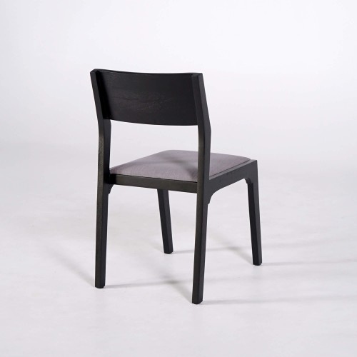 Schwarzer Stuhl aus Naturholz und grauem Stoff - Elegance
