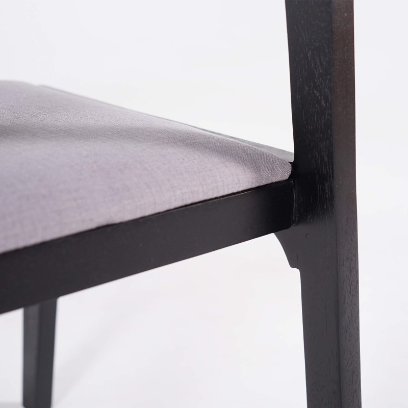 Schwarzer Stuhl aus Naturholz und grauem Stoff - Elegance
