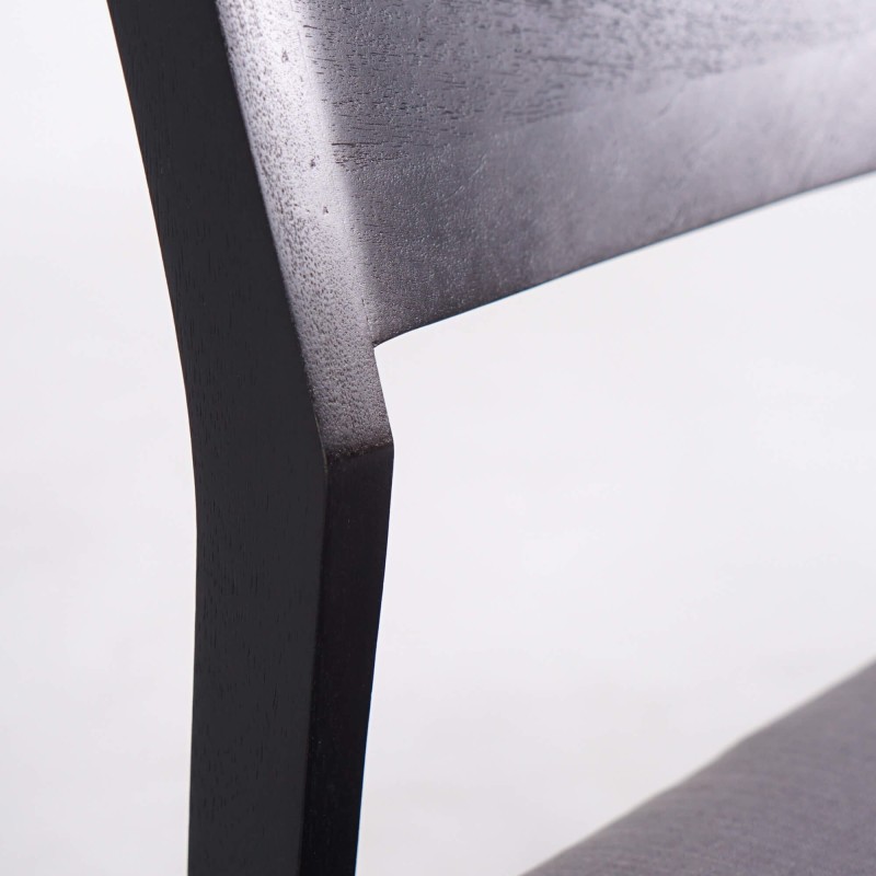 Schwarzer Stuhl aus Naturholz und grauem Stoff - Elegance