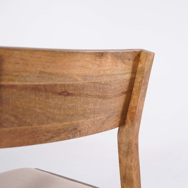 Stuhl aus Naturholz und beigem Stoff - Elegance