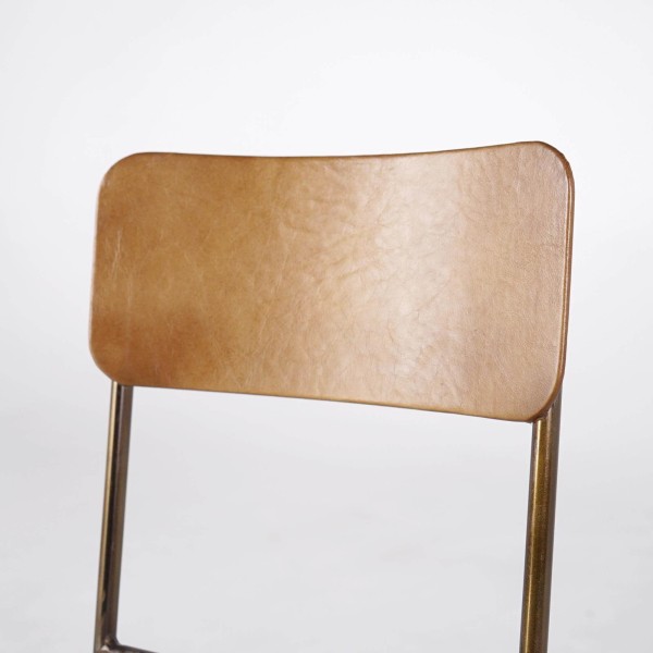 Brauner Lederstuhl - Back to school