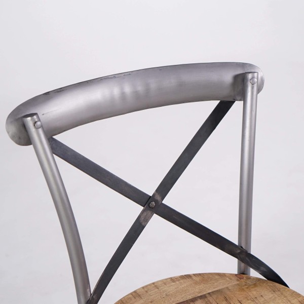 Bistrostuhl aus Holz und Metall