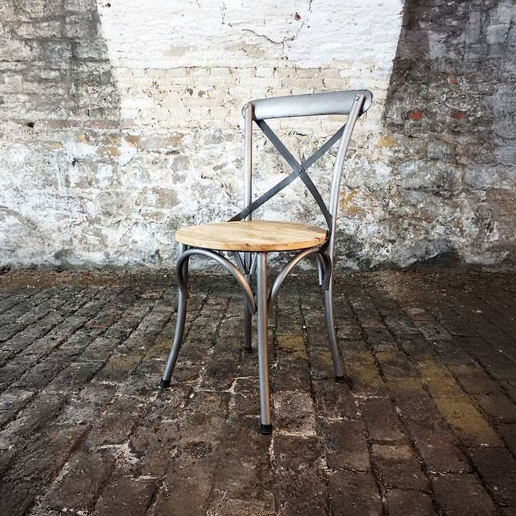 Bistrostuhl aus Holz und Metall