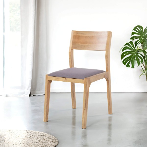 Stuhl aus Naturholz und grauem Stoff - Elegance