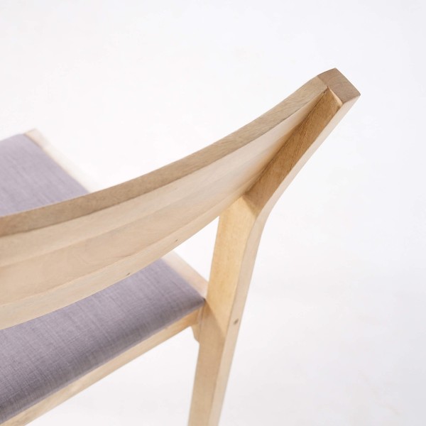 Stuhl aus Naturholz und grauem Stoff - Elegance