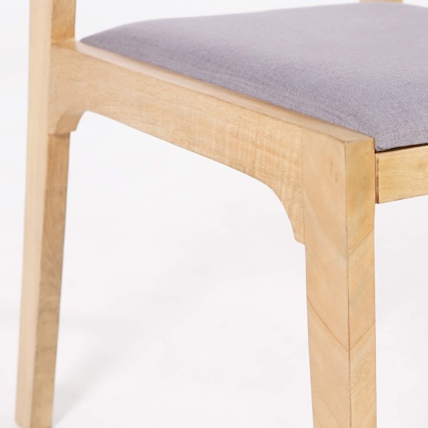 Stuhl aus Naturholz und grauem Stoff - Elegance