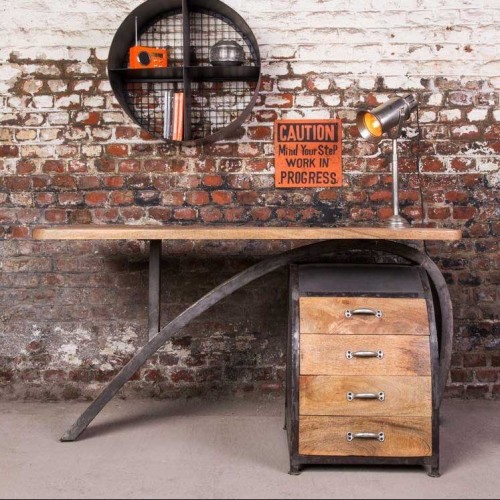 Skandinavisch inspirierter Industrieschreibtisch