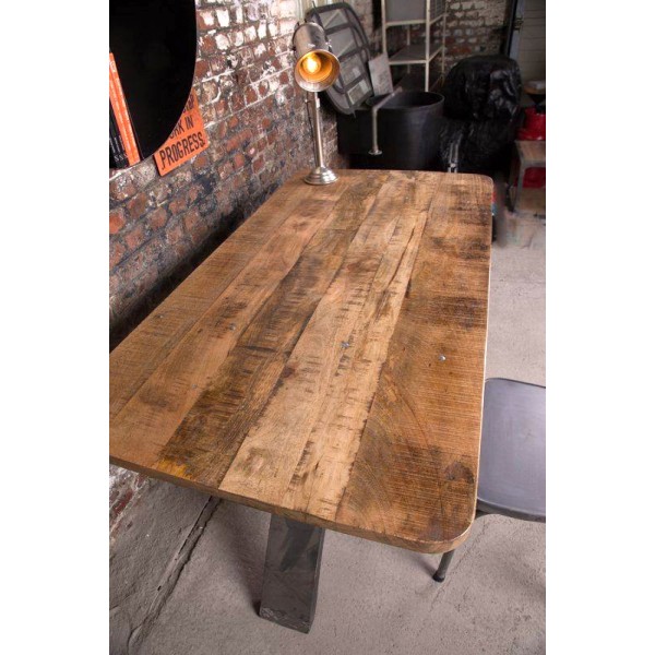 Skandinavisch inspirierter Industrieschreibtisch