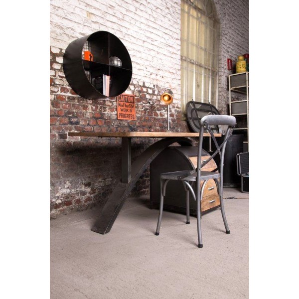 Skandinavisch inspirierter Industrieschreibtisch