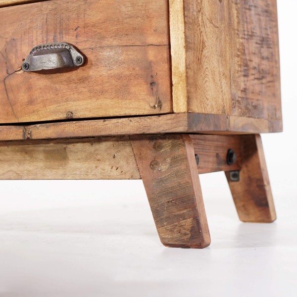 Aufbewahrungsmöbel aus recyceltem Massivholz