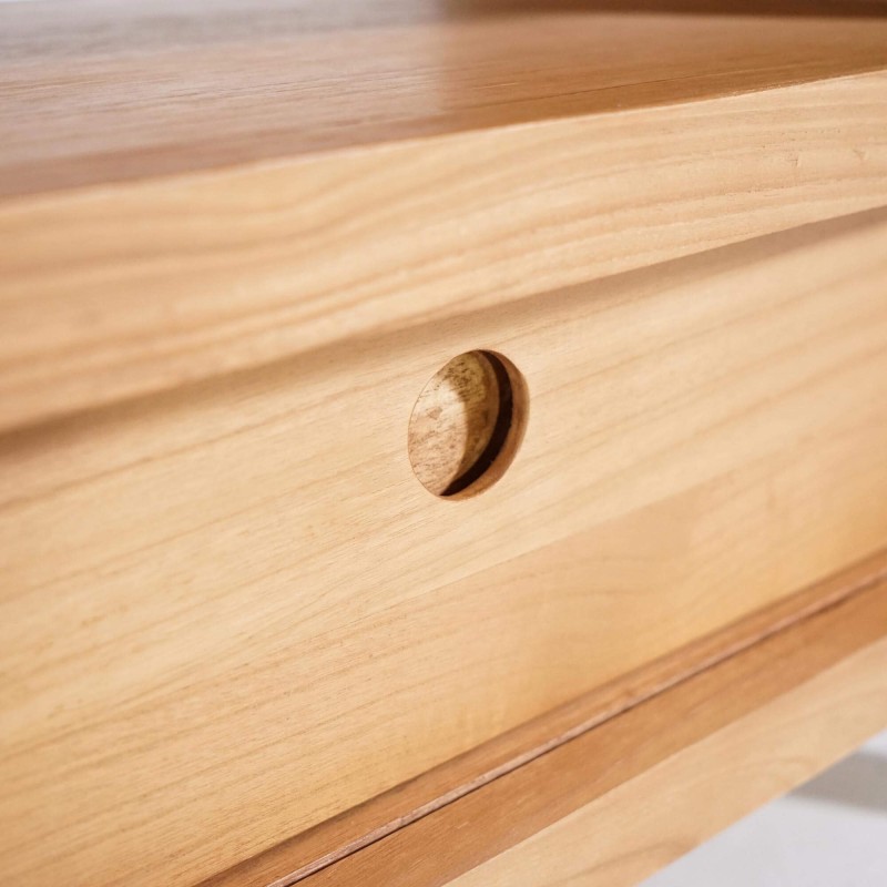 TV-Möbel aus Massivholz mit Schiebetür – Rohini