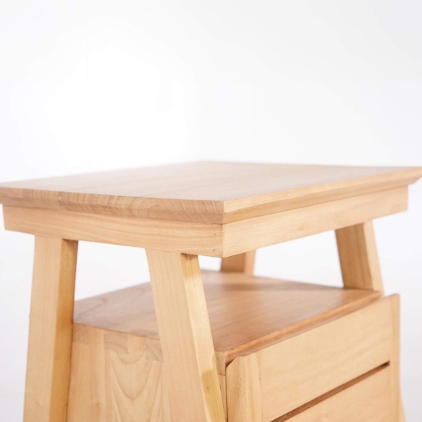 Nachttisch aus Naturholz – Nandini