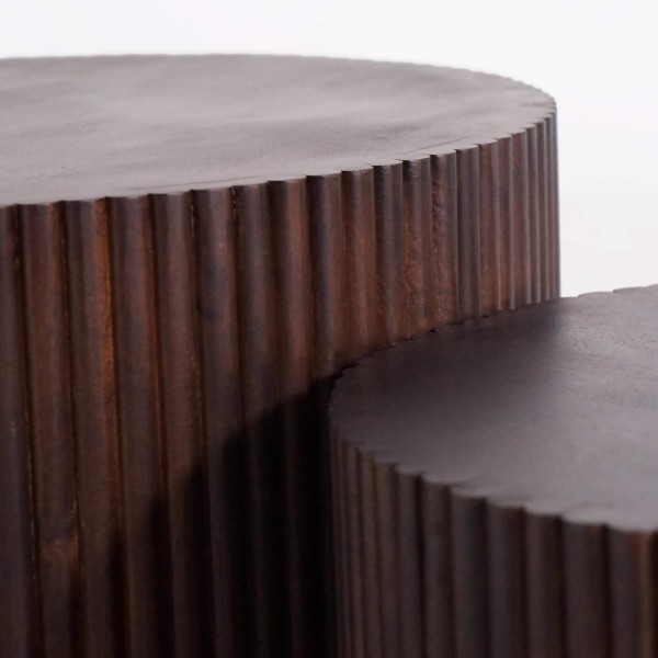 Set aus 2 runden Design-Couchtischen aus Massivholz – Sohana