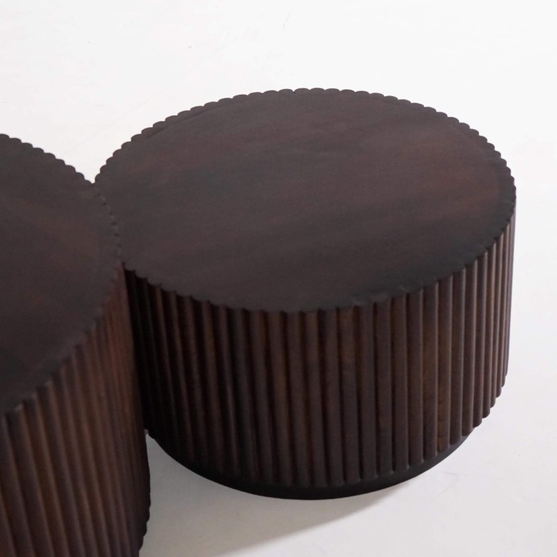 Set aus 2 runden Design-Couchtischen aus Massivholz – Sohana