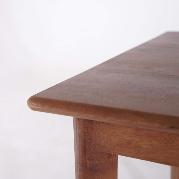 Rechteckiger Esstisch aus massivem Mangoholz