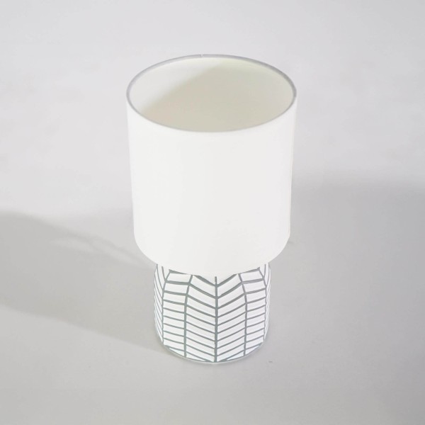 Handgefertigte Keramiklampe – grafisches Muster in Grau und Weiß – Amani