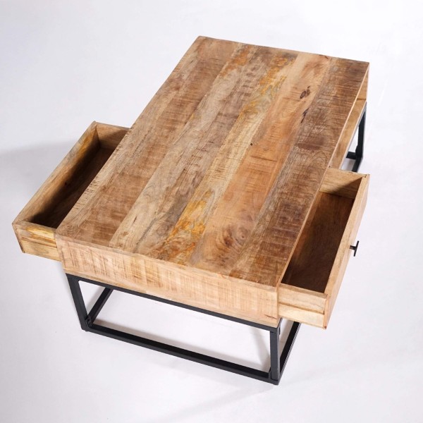 Couchtisch aus massivem Mangoholz mit Metallgestell
