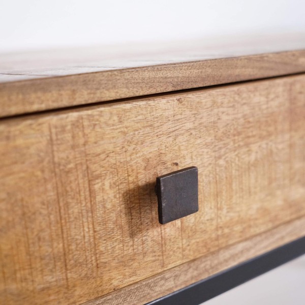 Couchtisch aus massivem Mangoholz mit Metallgestell