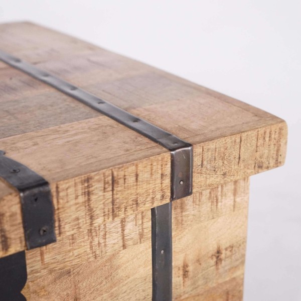 Wohnzimmertisch mit Stauraum aus Massivholz