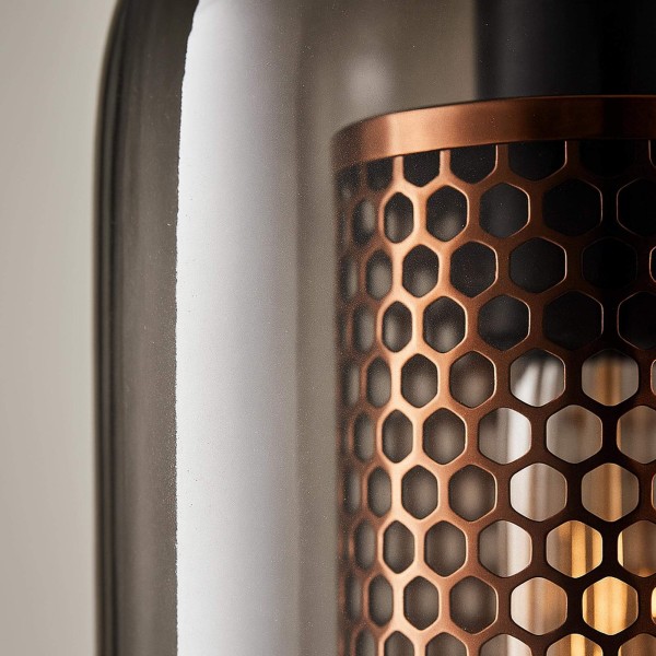 Hängelampe mit mundgeblasenen Rauchglaskappen – Brila